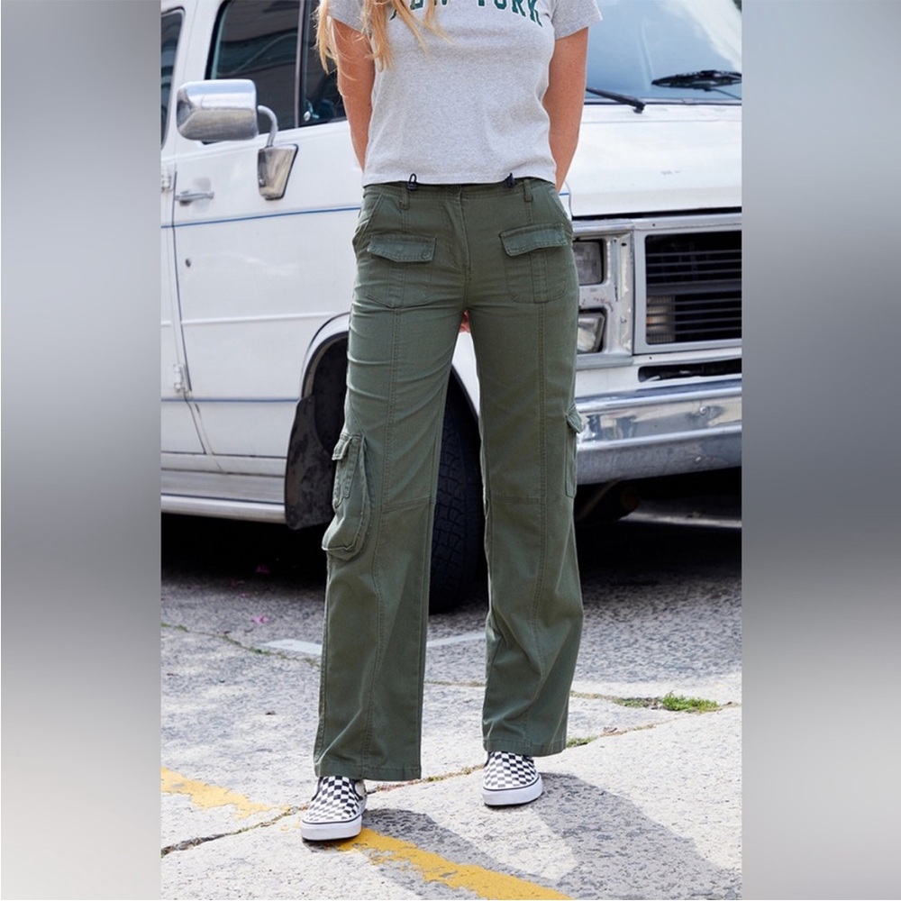 Brandy Melville Kim Cargo Pants Women’s One Size Olive Casual Streetwear Utility